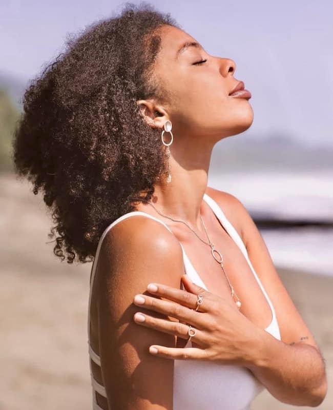 Silver necklaces with symbol. Collares de plata con símbolo.