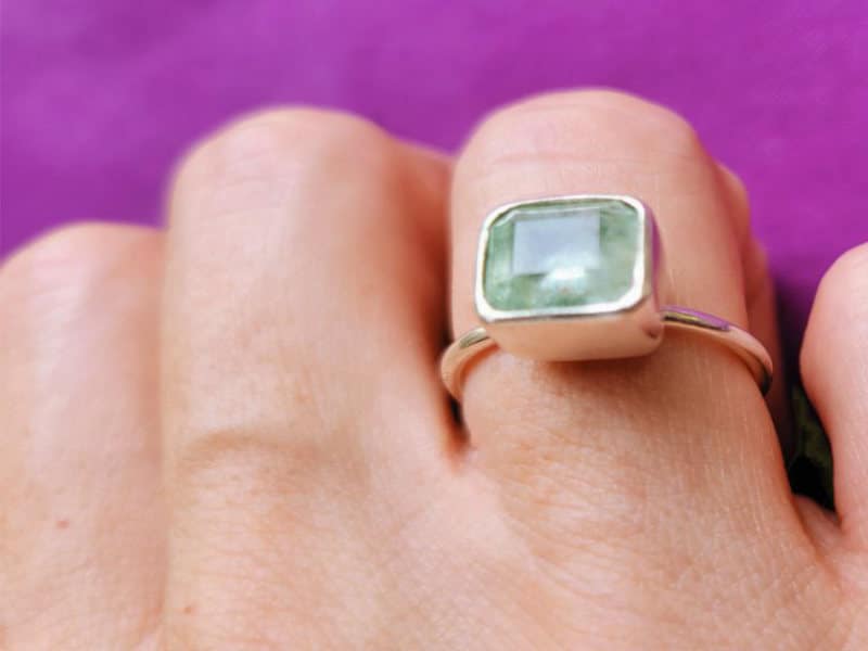 TOP VIEW: A rare blue variety of the mineral pectolite, found exclusively in the Dominican Republic.   Una rara variedad azul del mineral pectolita, que se encuentra exclusivamente en la República Dominicana.