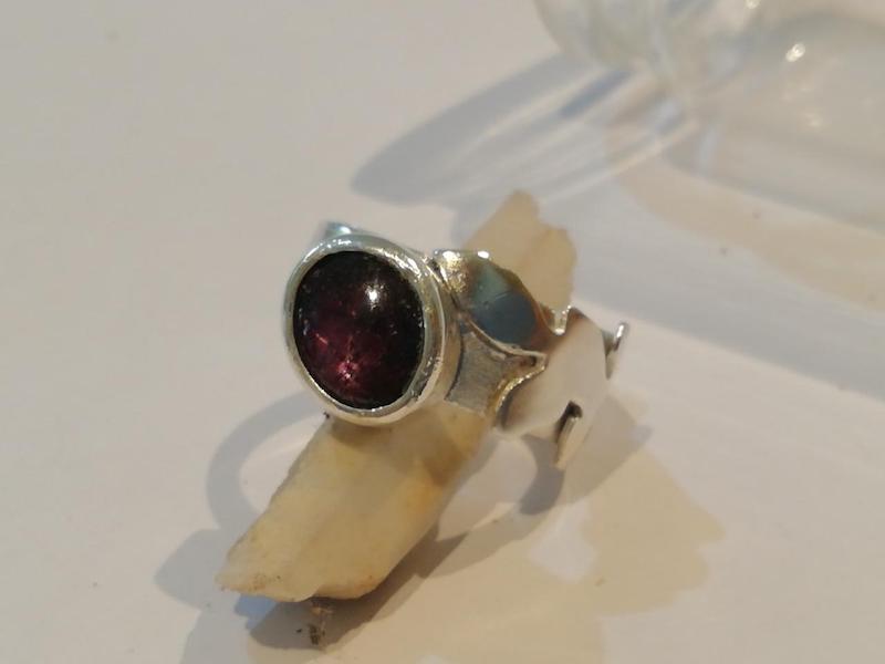 Purple stone silver ring, Anillo de plata con piedra morada. 