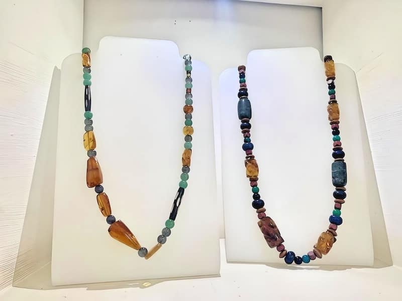his photo features handcrafted necklaces with crystals and local beads, created by artisans in Costa Rica. The designs showcase a vibrant mix of colors and traditional craftsmanship.