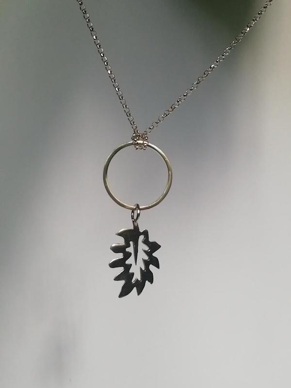 Silver leaf necklace. Collar de hoja de plata. 