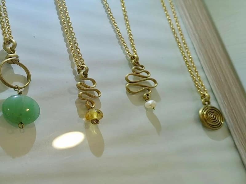 Uniquee gold and silver necklaces with stones or crystals