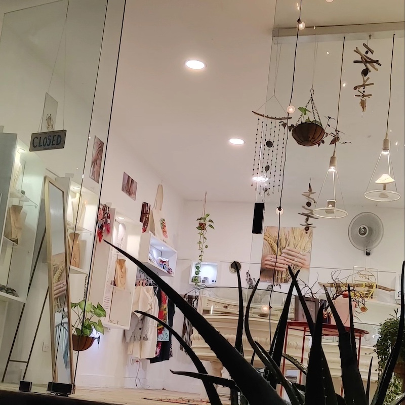 Artesanales, paintings and wall hangings