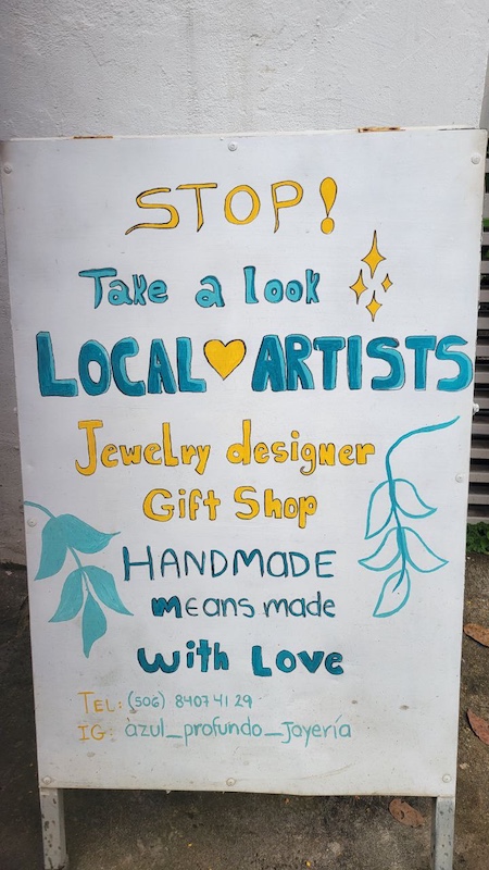 Artesanales, local artists collections